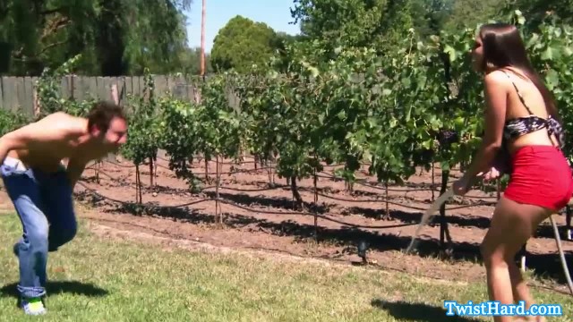 Жаркий секс на лужайке - #1