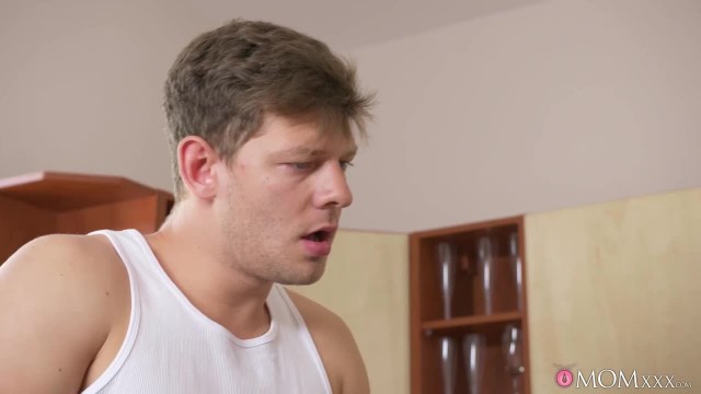 Домохозяйка занялась сексом на кухне - #8