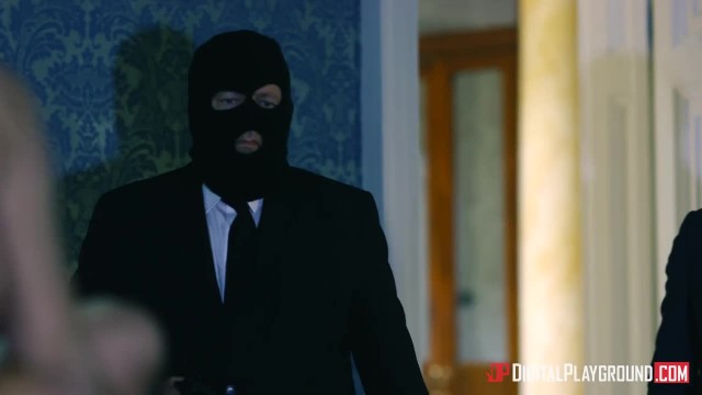 Жаркий секс с грабителем